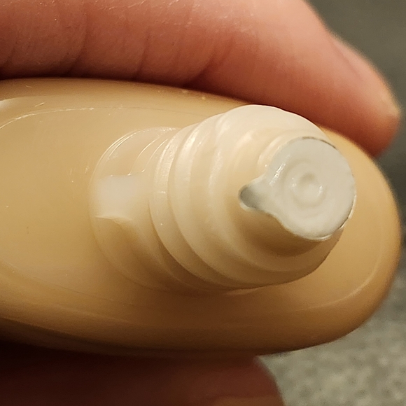 Clinique Stay-Matte Oil-Free Makeup Foundation In 09 Neutral - Picture 8 of 8